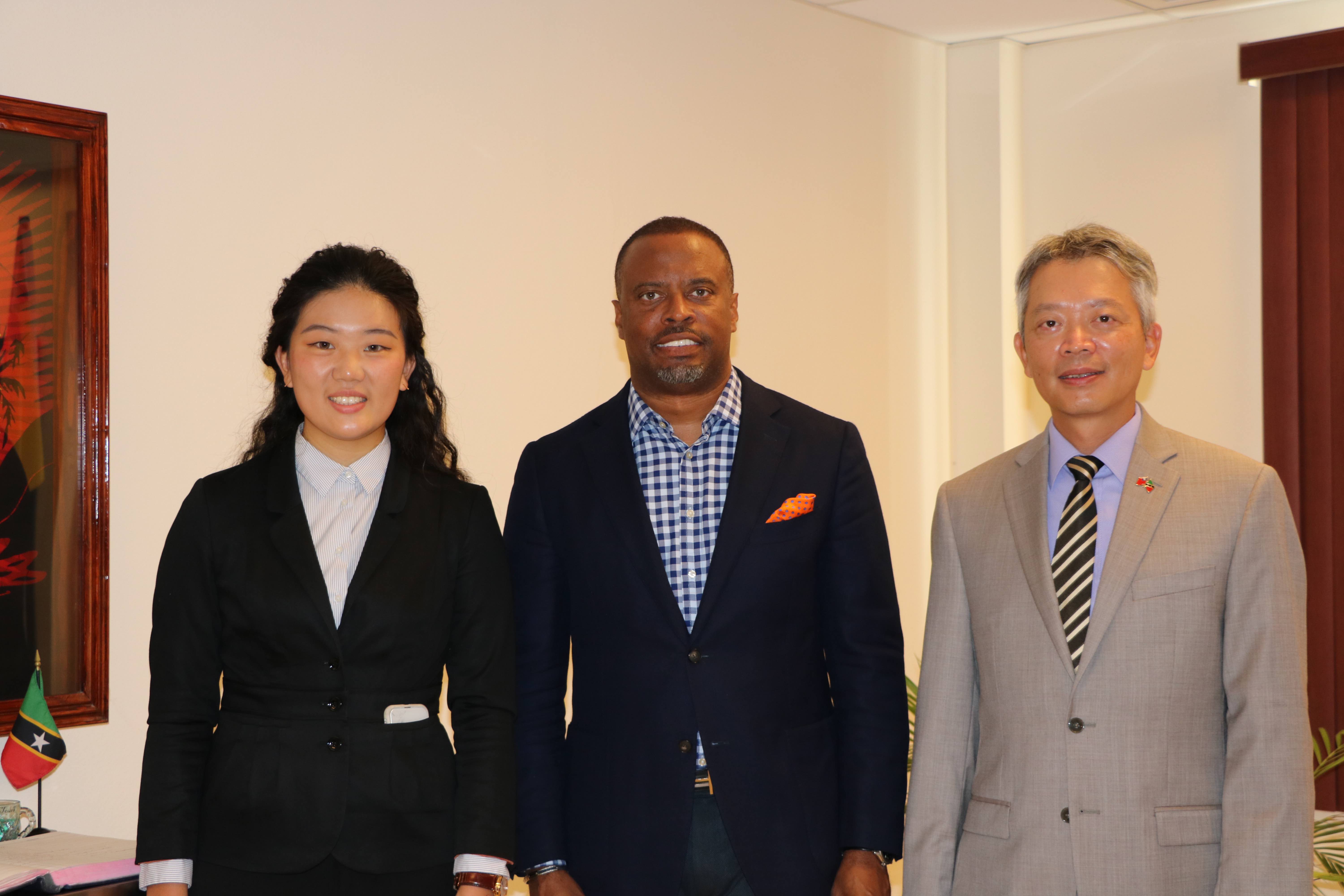 Ms. Chen Chi, professional Mandarin teacher from the Republic of China (Taiwan) (right); and His Excellency Tom Lee, Republic of China (Taiwan) Resident Ambassador to St. Kitts and Nevis (left) with Hon. Mark Brantley, Premier of Nevis and Minister of Education in the Nevis Island Administration, and Minister of Foreign Affairs in St. Kitts and Nevis on October 21, 2020 at his Pinney’s Estate office